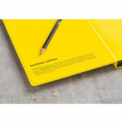 Блокнот А5 145*210 мм, 251 л., в точку "Leuchtturm1917. Bauhaus Edition" тв. обл., кожзам., на резинке, лимонный