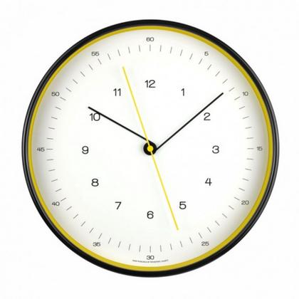 Часы настенные круглые "777707216" пласт., черный/желтый
