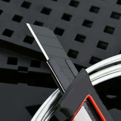 Нож строительный Deli YS DL4254 18 мм, прорезиненная рукоятка