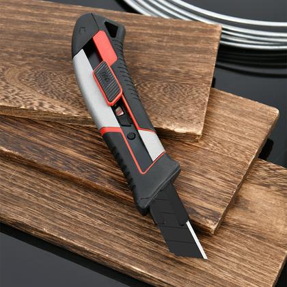 Нож строительный Deli YS DL4254 18 мм, прорезиненная рукоятка