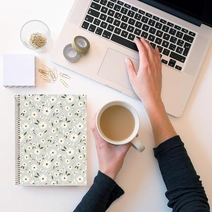 Тетрадь А4 210*297 мм, 120 л., в клетку "Green Sp. Flowers" спираль сбоку, обл. карт.